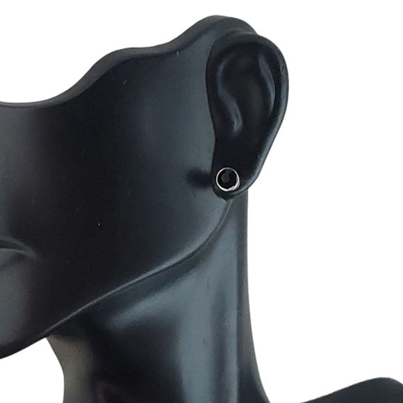 E480 Minimalist Black Crystal Stud Earrings - Picture 14 of 16